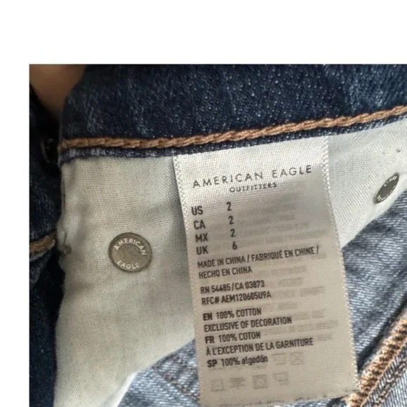 American Eagle Tomgirl Distressed Jean Shorts Women's Size 2 Blue Denim msrp $50 - Picture 4 of 6
